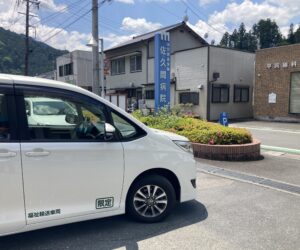 佐久間病院へ車いすで転院