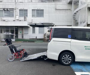 リクライニング式車いす
